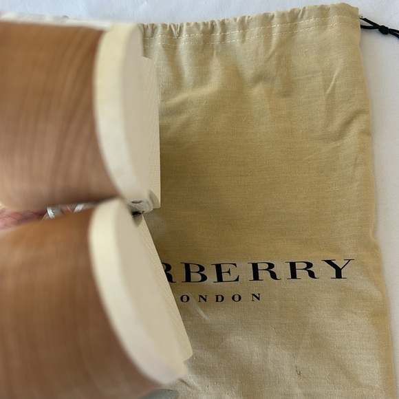 NEW! BURBERRY SZ 8/39 WOODEN LEATHER STRAP SLIDE SANDALS, NWOB, WITH DUST BAG - Picture 11 of 12
